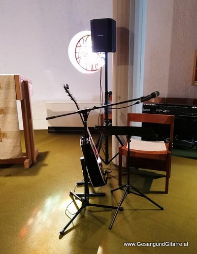 Trauerfeier Stille Verabschiedung Musik Sängerin Gesang Gitarre Lustenau