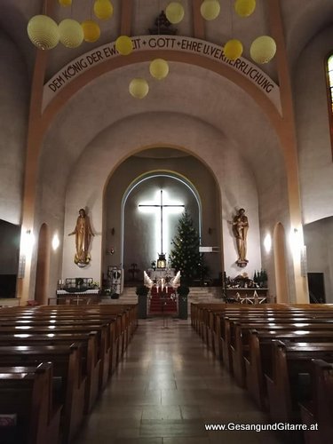 Sängerin Trauerfeier Bludenz Trauersängerin Gitarre Musik Kirche Beerdigung Begräbnis 