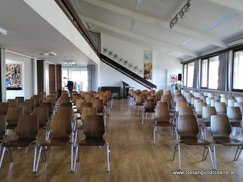 Sängerin mit Gitarre Vorarlberg Beerdigung Beisetzung Verabschiedung