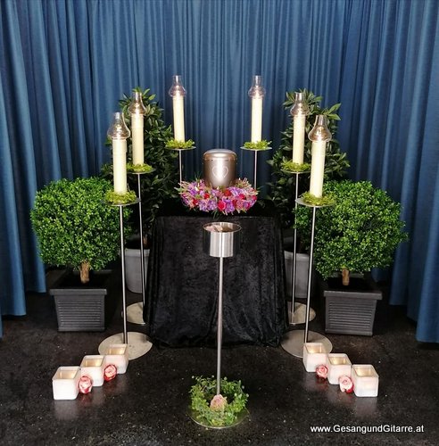 Musik am Friedhof Sängerin Trauersängerin Vorarlberg Lauterach Verabschiedung Beisetzung Trauerfeier