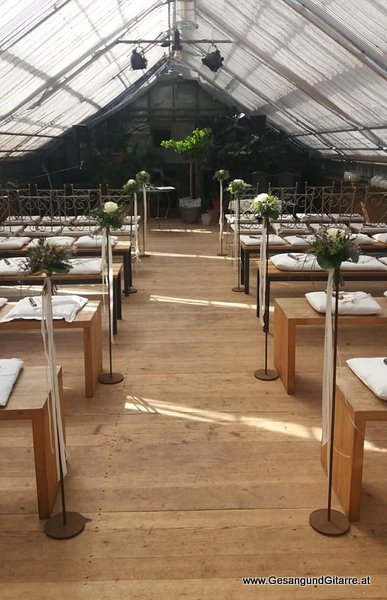Hochzeitssängerin Sängerin Yvonne Brugger Freie Trauung Blumen Kopf Vorarlberg Frastanz