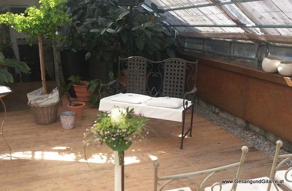 Hochzeitssängerin Sängerin Yvonne Brugger Freie Trauung Blumen Kopf Vorarlberg Frastanz