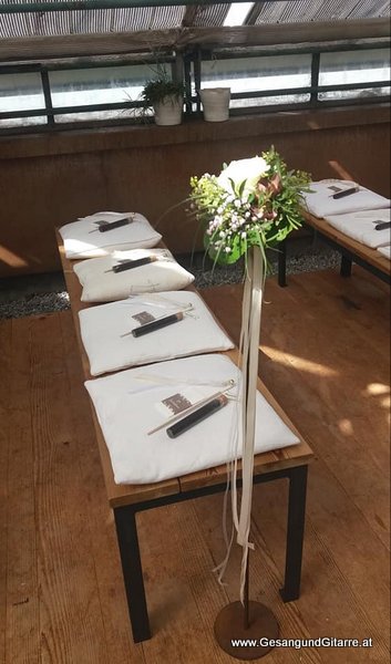 Hochzeitssängerin Sängerin Yvonne Brugger Freie Trauung Blumen Kopf Vorarlberg Frastanz