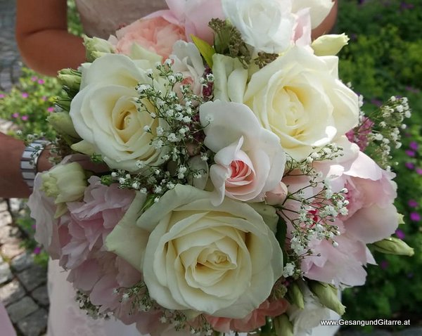 Sängerin Hochzeitssängerin Yvonne Brugger Musik Vorarlberg Berg Ravensburg Deutschland
