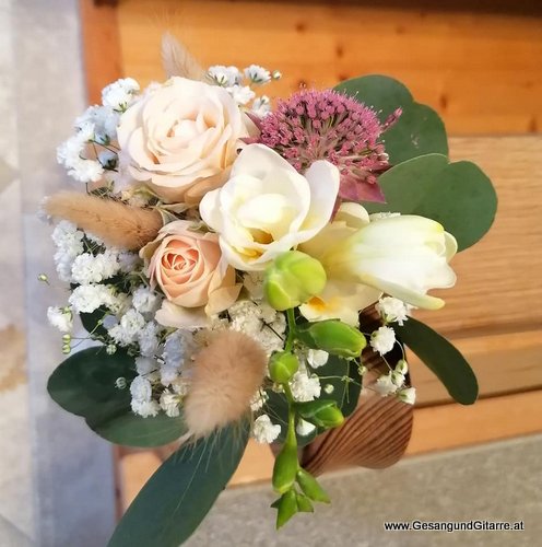 Sängerin Hochzeitssängerin Yvonne Brugger Trauung Hochzeit Musik Vorarlberg Kirche Viktorsberg