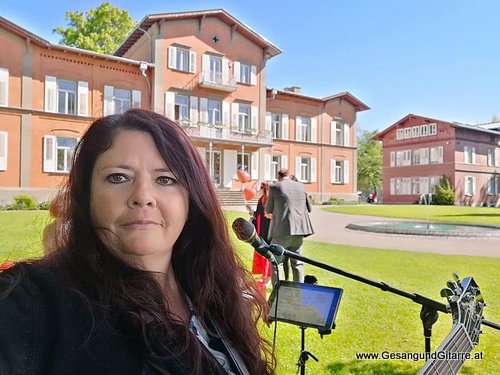 Sängerin Hochzeitssängerin Solosängerin Musikerin GesangundGitarre Yvonne Brugger Trauung Hochzeit Sektempfang Standesamt Musik Lindau Deutschland Bayern
