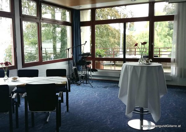 Musik Apero Agape Sektempfang Sängerin Yvonne Brugger Vorarlberg Schweiz Deutschland Liechtenstein