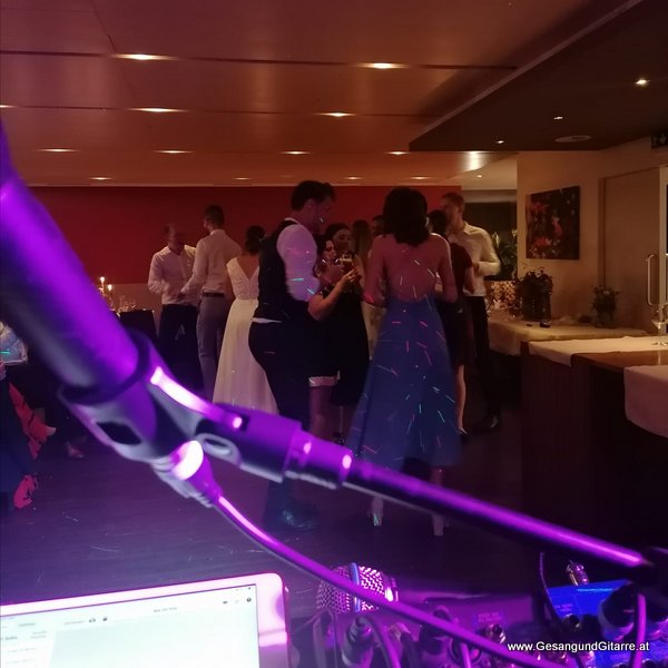 Sängerin Veranstaltung Hochzeitsfeier Dinner Alleineunterhalter Live Musik musikalische Umrahmung Feier Musik Musikerin Vorarlberg Bodensee Bodenseeregion