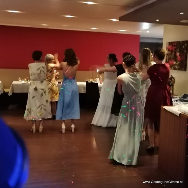 Sängerin Veranstaltung Hochzeitsfeier Dinner Alleineunterhalter Live Musik musikalische Umrahmung Feier Musik Musikerin Vorarlberg Bodensee Bodenseeregion